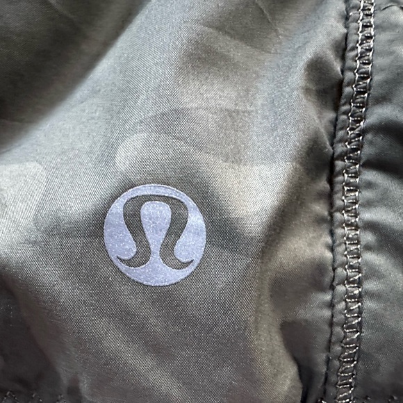 Lululemon Spring Fling Vest size 6 Camo - Picture 5 of 5